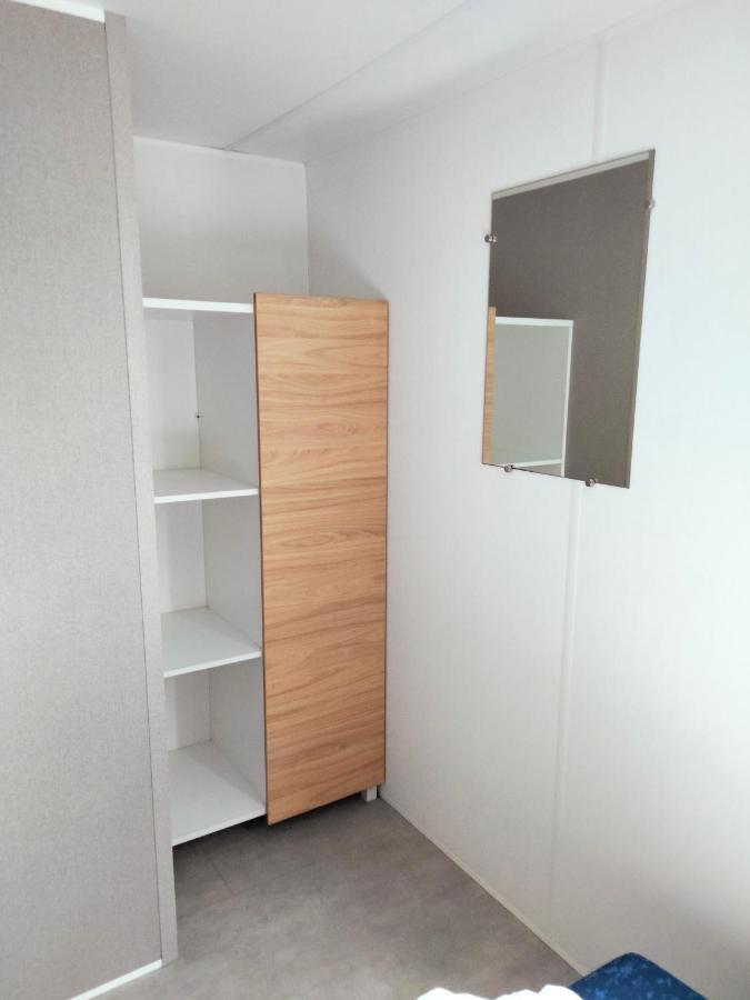 Bj Chalets - Robbengat 85 - Gezellige Chalet Op Vakantiepark Lauwersoog! Vroege Incheck! Met Airco! ภายนอก รูปภาพ