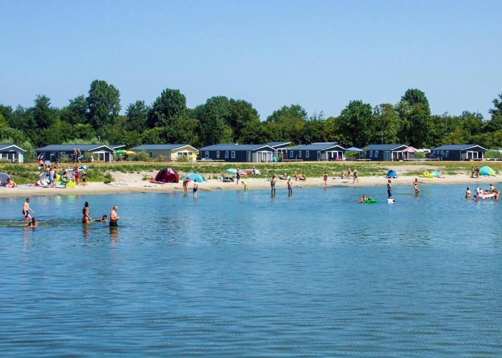 Bj Chalets - Robbengat 85 - Gezellige Chalet Op Vakantiepark Lauwersoog! Vroege Incheck! Met Airco! ภายนอก รูปภาพ